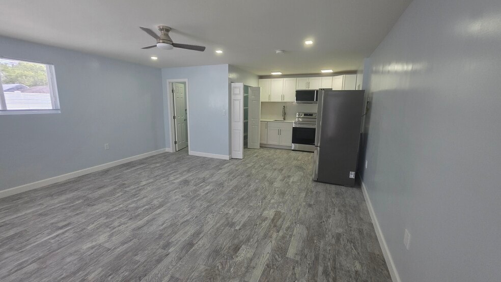 Unit 2 - 3740 SW 40th St