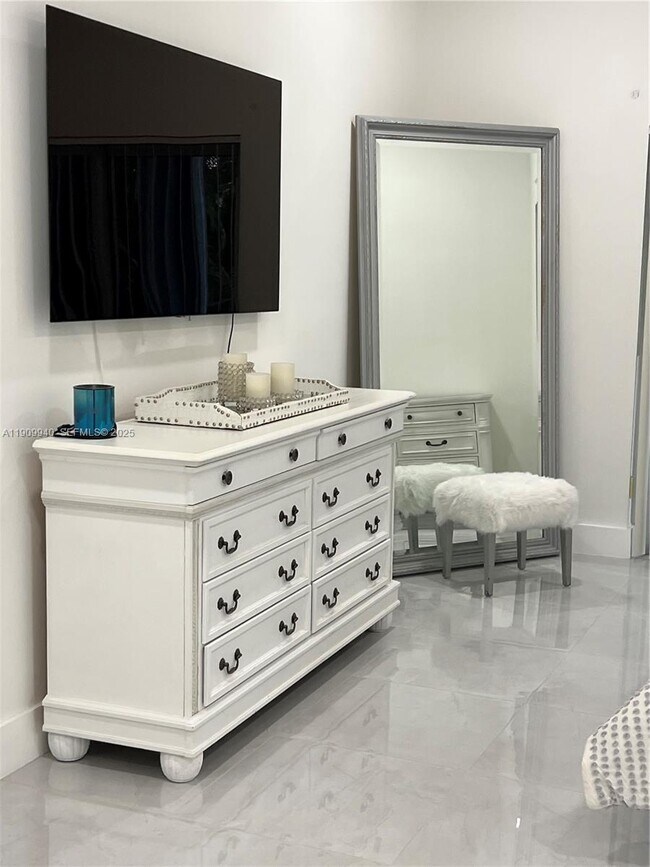 Building Photo - 10664 Paso Fino Dr