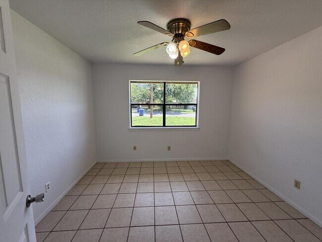 Building Photo - 205 Jason Dr