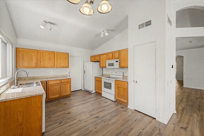 Building Photo - 20633 N 63rd Dr