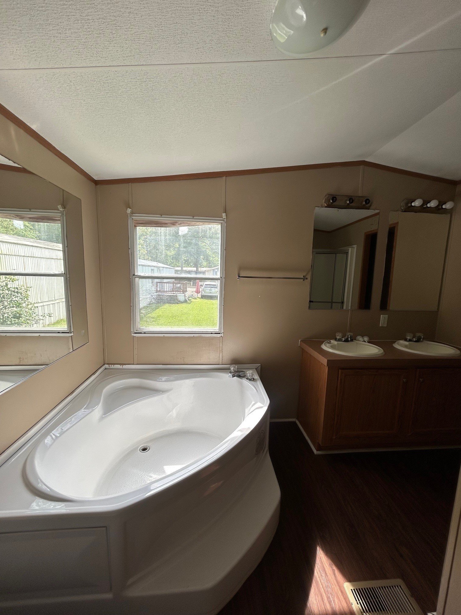 Building Photo - 506 Lakeview Cove