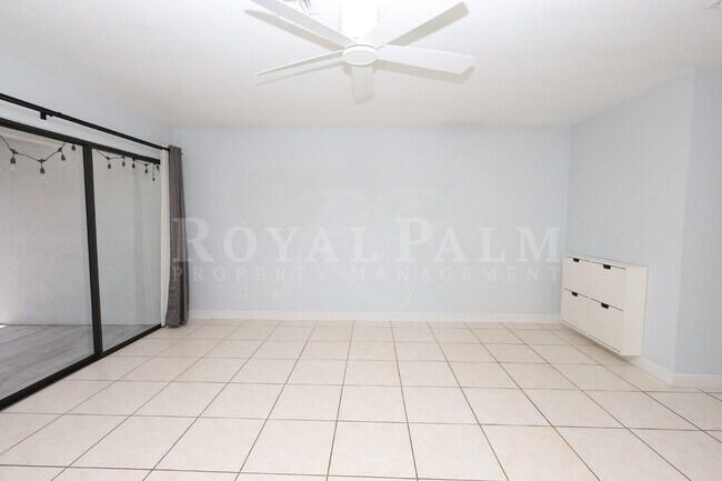 Building Photo - 2 Bed, 2.5 Bath Townhouse with Balcony, Pool & Prime Bonita Springs Location