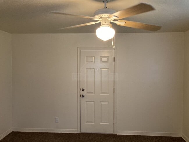 Building Photo - 1601 White