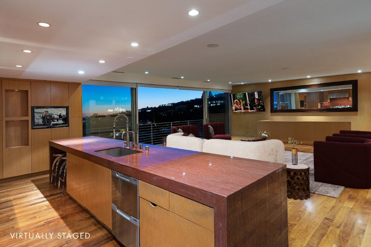 Building Photo - 8825 Hollywood Blvd