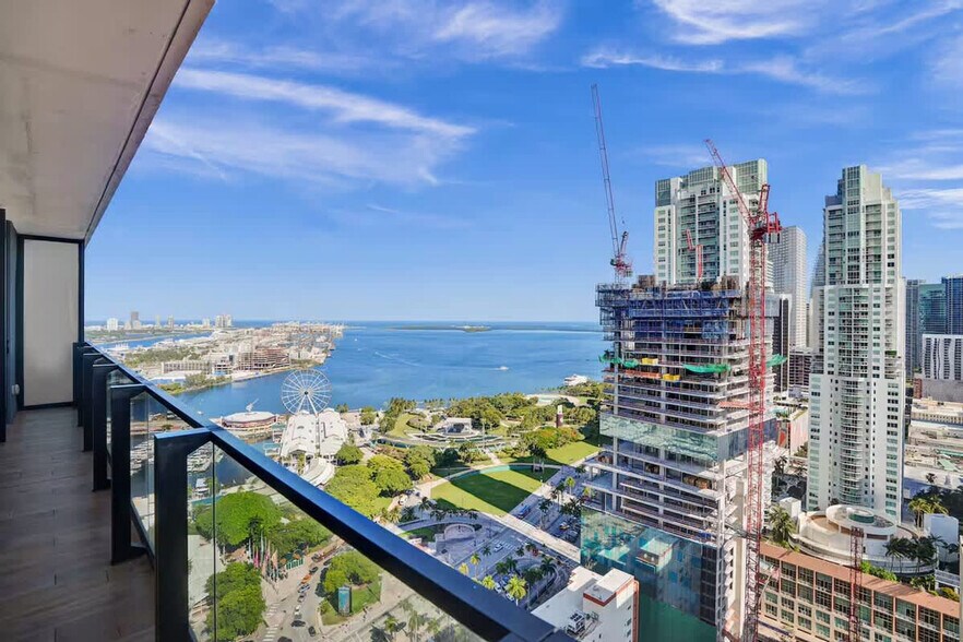 Building Photo - 398 NE 5th St