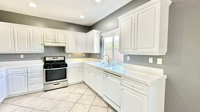 Building Photo - Wonderful & Updated Two-Story in the Quiet and Peaceful Wanis View Estates Community of Oceanside!