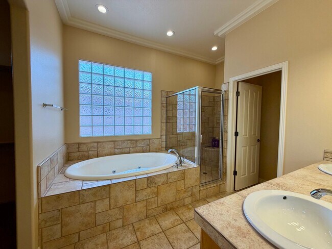 Building Photo - 1642 N Great Basin Dr