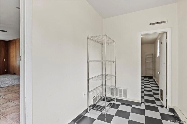 Building Photo - 2912 Drakestone Dr
