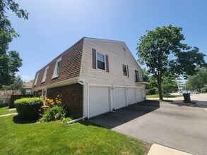 Building Photo - 2211 Dorchester Ct