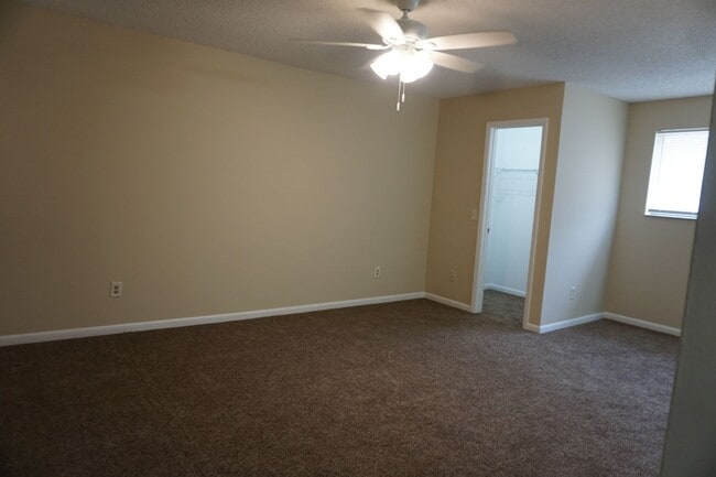 Building Photo - 2 Bedroom End Unit Townhome Near NAS