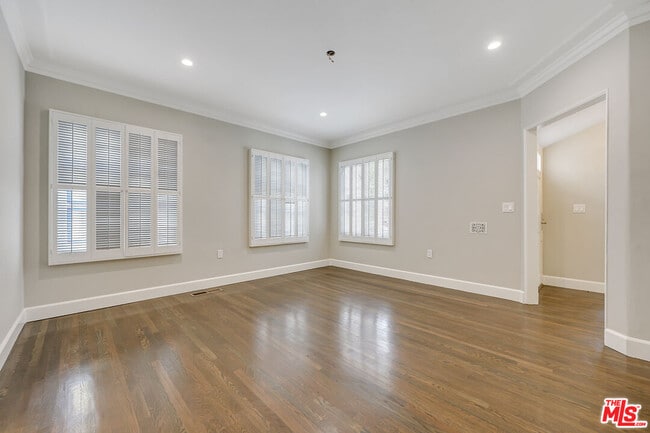 Building Photo - 234 S Spalding Dr