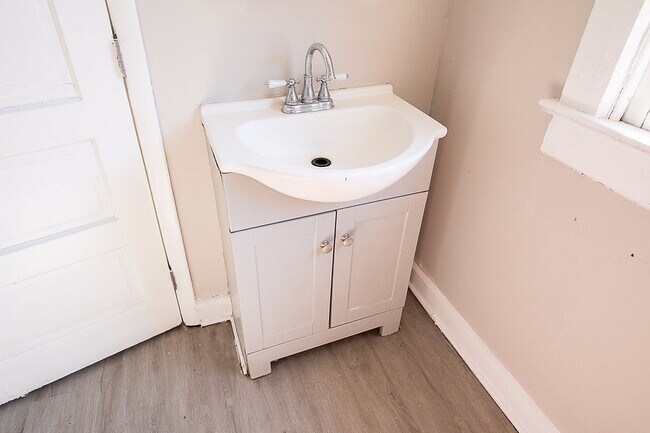 Building Photo - 2141 Philadelphia Dr