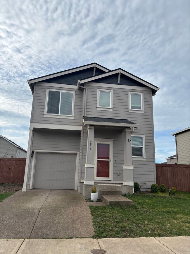 Building Photo - MOVE-IN SPECIAL!