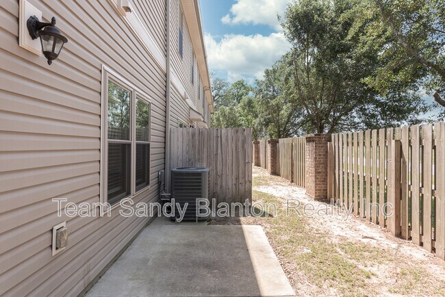 Building Photo - 3508 Mossy Oak Villas Cir