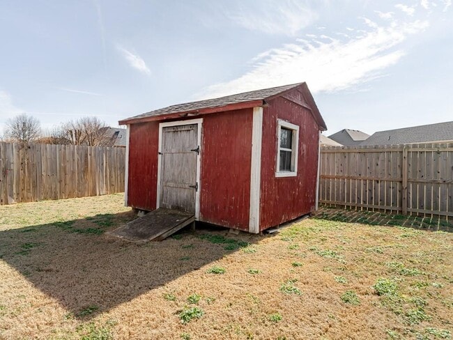 Building Photo - 2806 SE 3rd St