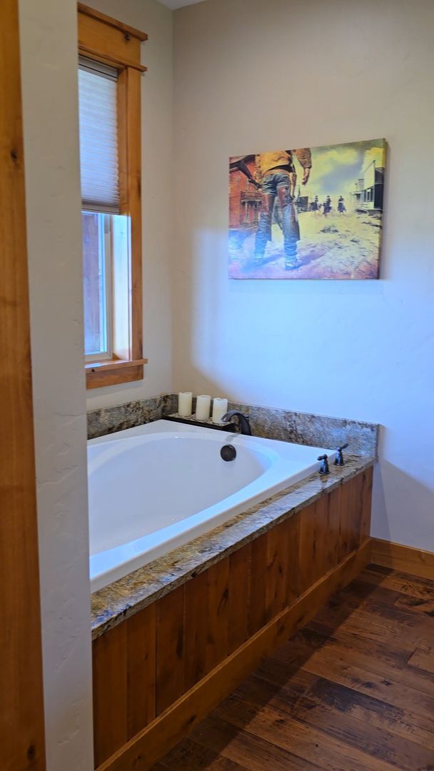 Building Photo - Country Living-Sisters Oregon