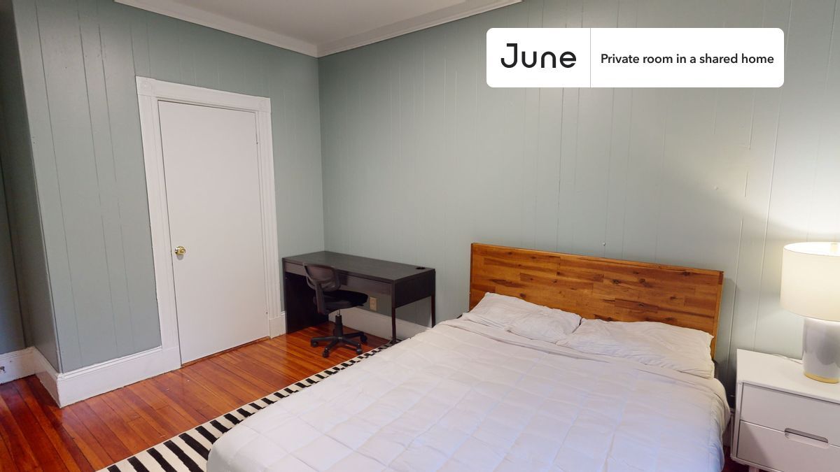 Building Photo - Private bedroom in 7 bed/2 bath Home