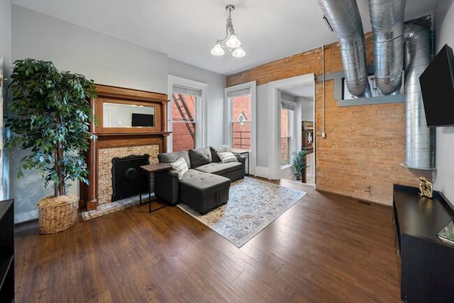 Primary Photo - 835 Dayton St
