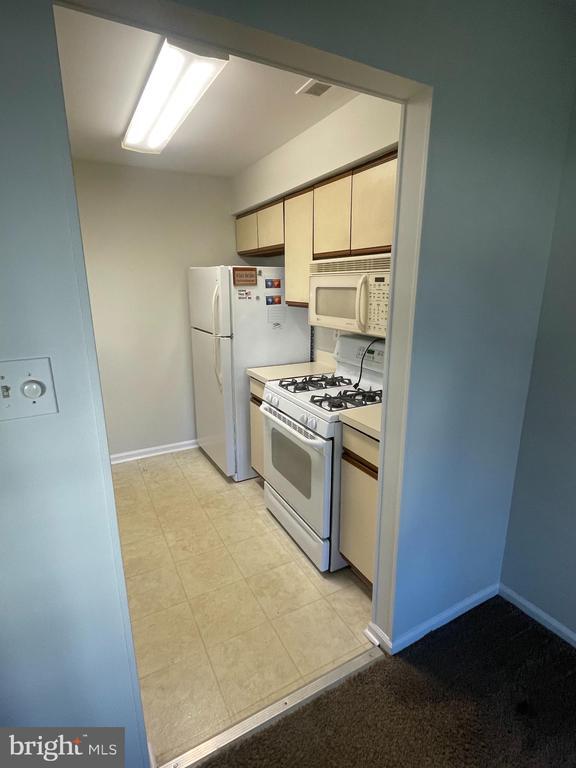 Building Photo - 230 Loring Ct