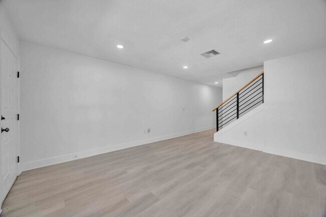 Building Photo - 2 Bedroom and 2.5 Bathroom Townhouse