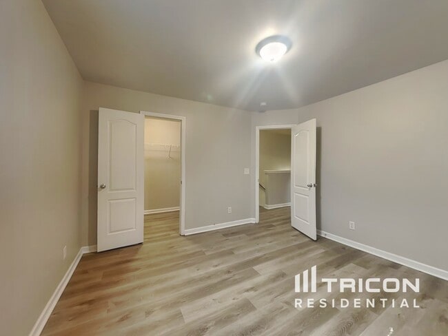 Building Photo - 4006 New London Ct
