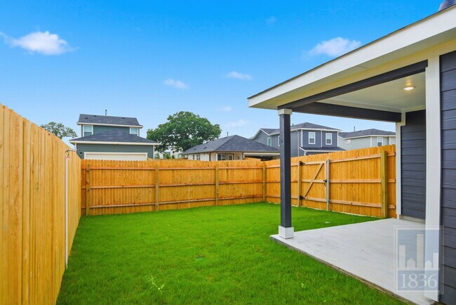 Building Photo - 306 Constanza Trl