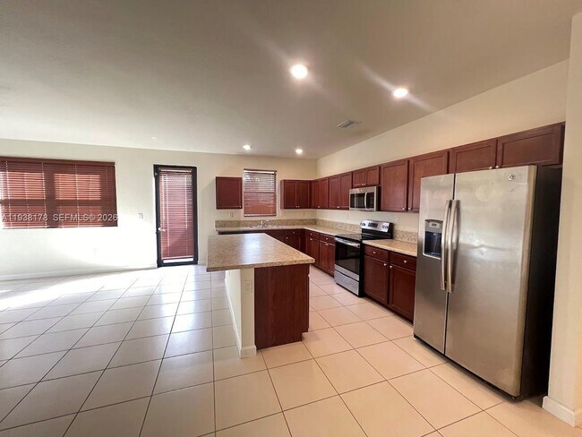 Building Photo - 191 SE 35 Ave