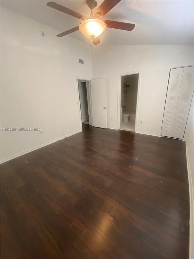 Building Photo - 6245 SW Kendale Lakes Cir