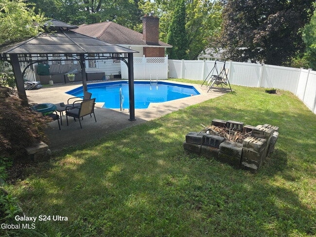 Building Photo - 15 Brookwood Dr