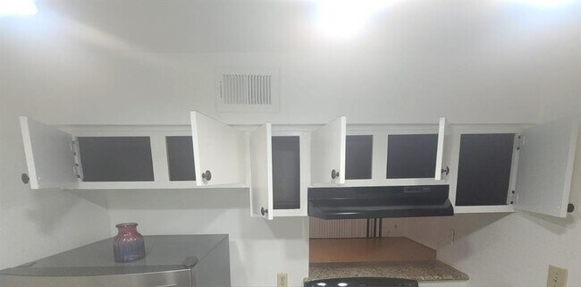 Building Photo - 8529 Hearth Dr