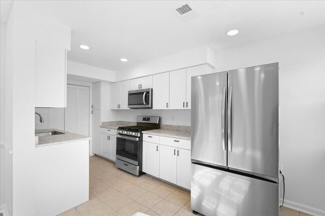 Building Photo - 239 Nottoway St SE