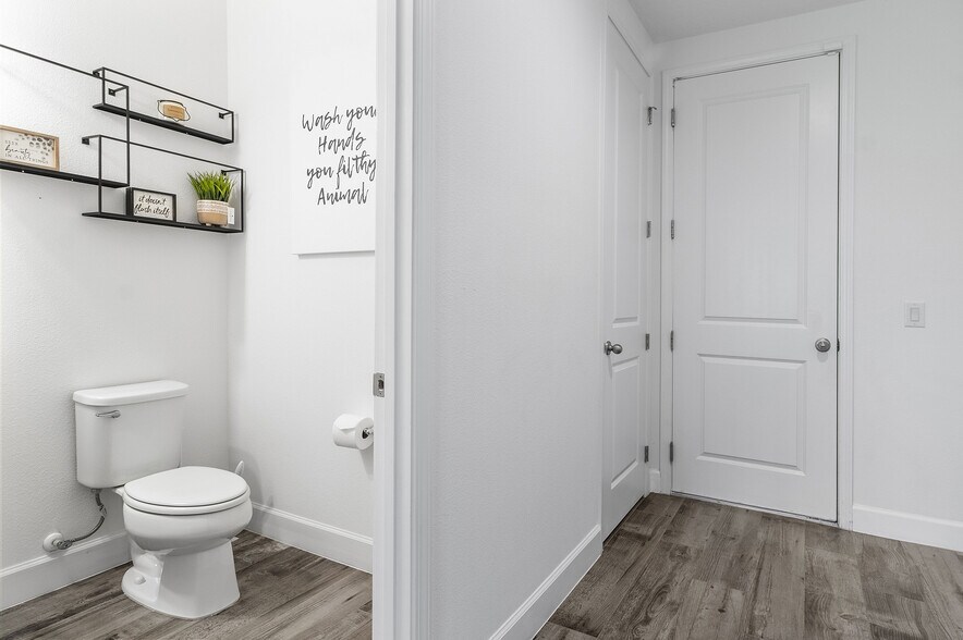 Building Photo - 7531 Mandarin Grove Way