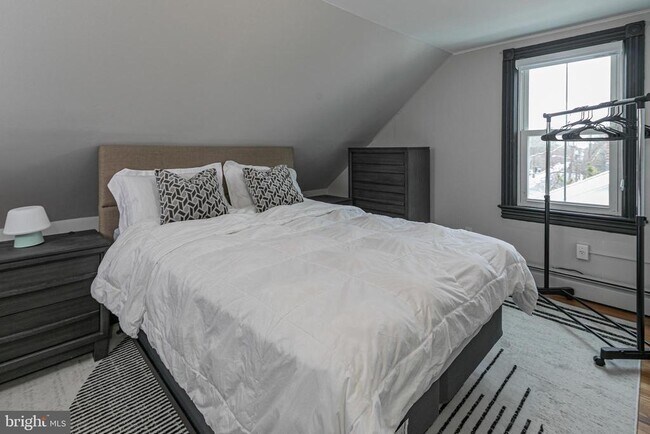 Building Photo - 357 Nassau St