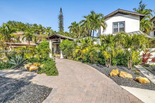 Building Photo - 110 SE 11th Ave