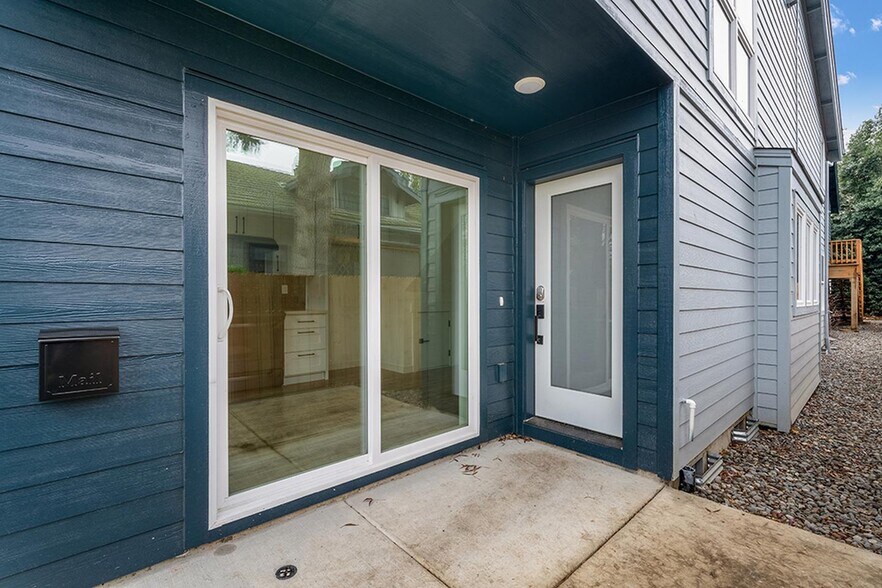 Building Photo - Brand new Portsmouth home steps from Colum...