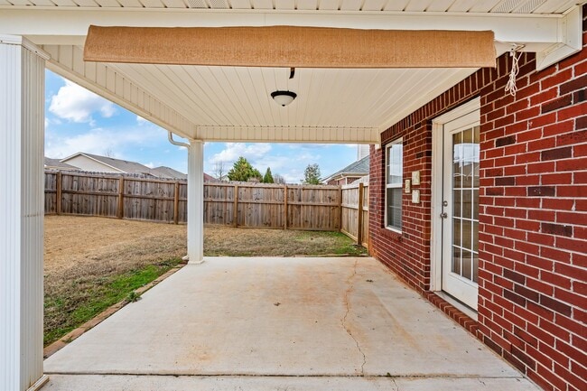 Building Photo - 117 Vancouver Rd