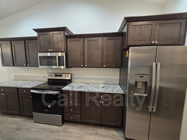 Building Photo - 5609 N Calvin Rd