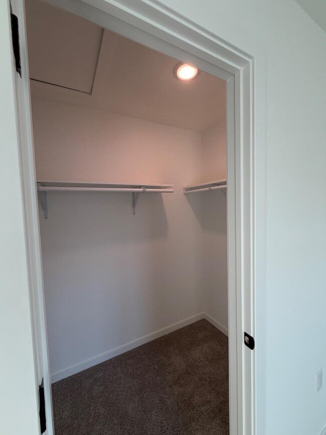 Building Photo - 40 Basswood St