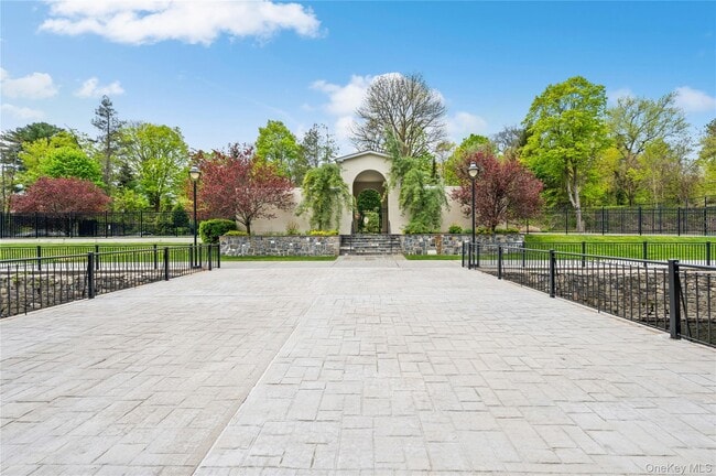 Building Photo - 1 Scarsdale Rd