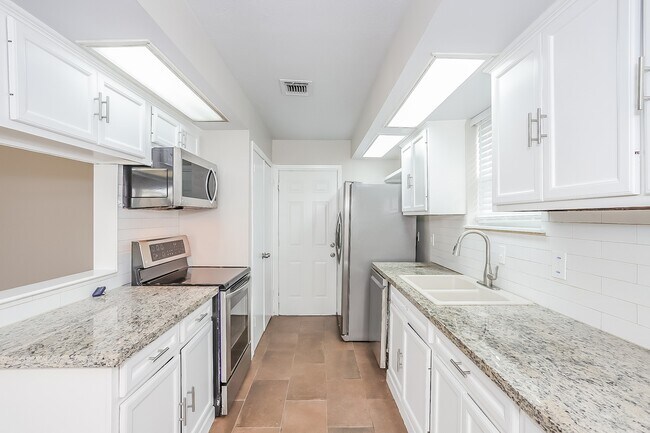 Building Photo - 10819 Sagewind Dr