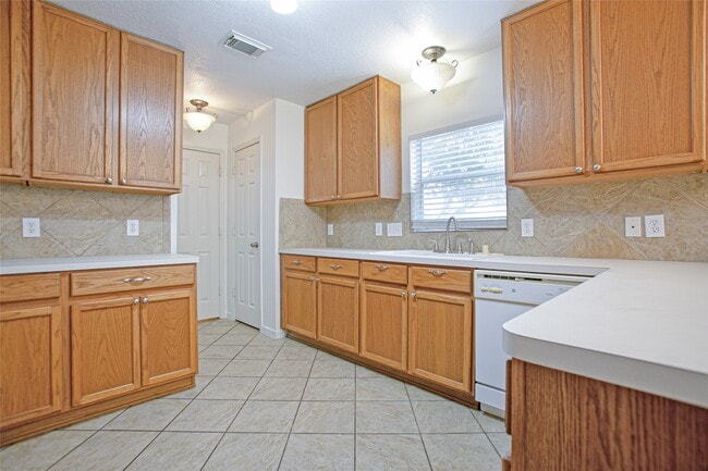 Building Photo - 17627 S Summit Canyon Dr