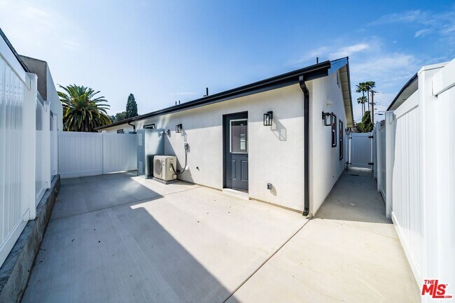 Building Photo - 1258 Mariposa St