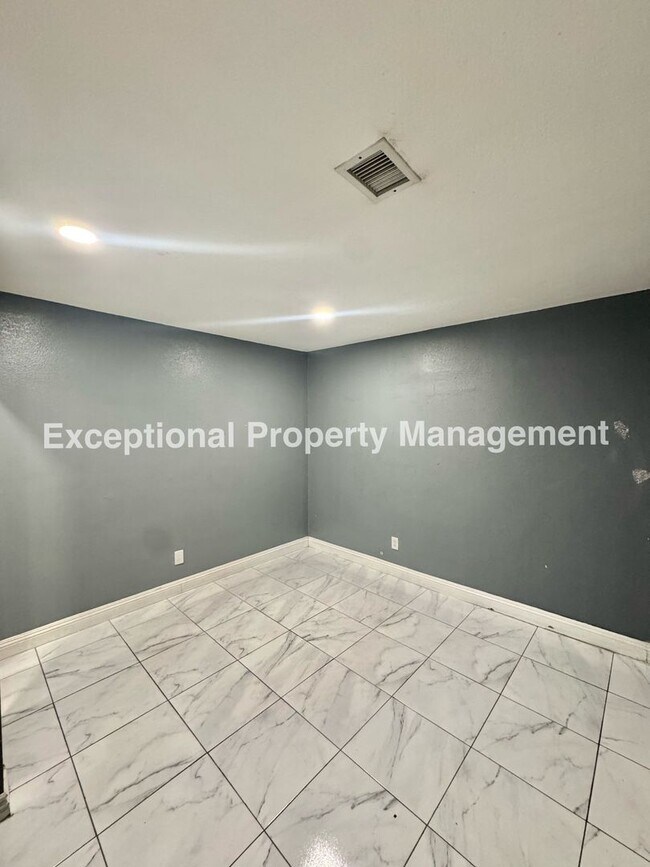 Building Photo - 8047 Laurel Ave