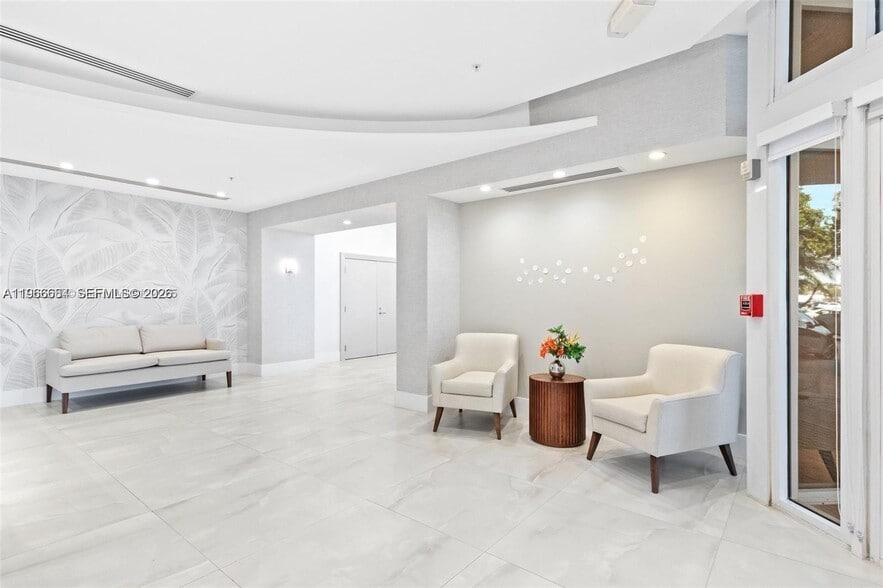 Building Photo - 3001 S Ocean Dr