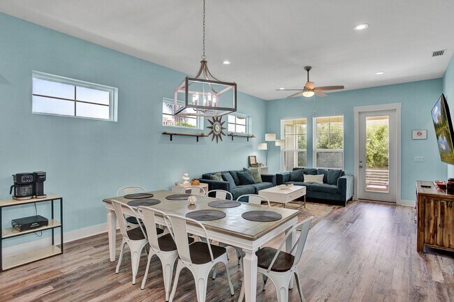 Building Photo - Luxury Beach Living Just Two Blocks from the Ocean – 4 Bed/3 Bath Fully Furnished Jacksonville Be...