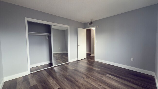Building Photo - Bright 1 Bed Condo in North Miami Beach | No Minimum Credit