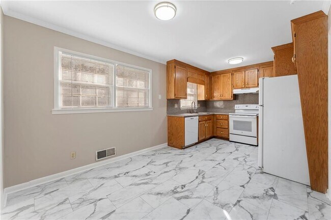 Building Photo - 320 Crossville Ct