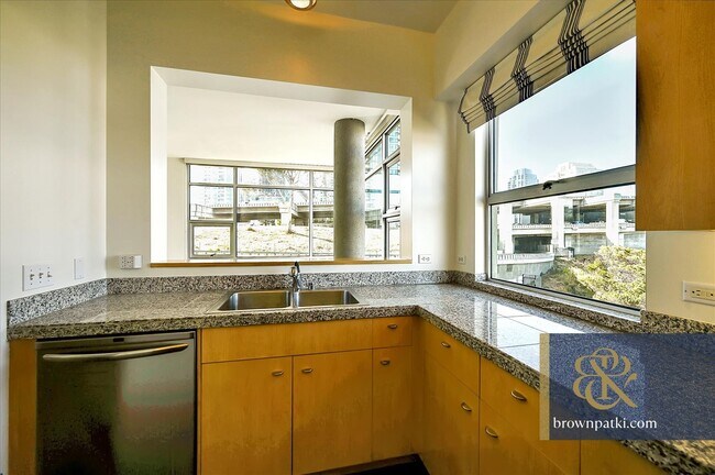 Building Photo - 301 Bryant St