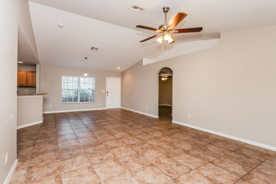 Building Photo - 1270 Bermar St