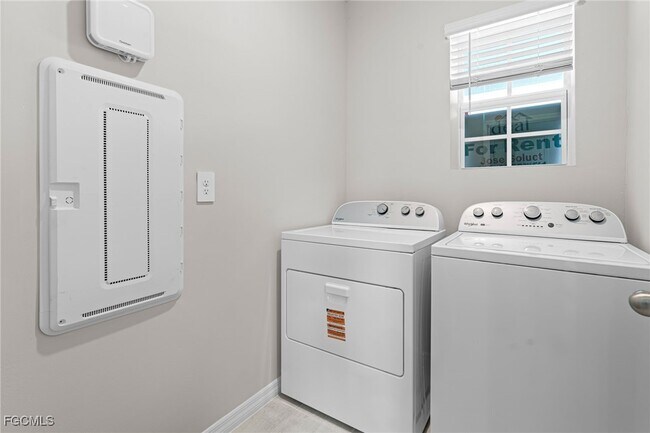 Building Photo - 1150 Brooklands Dr